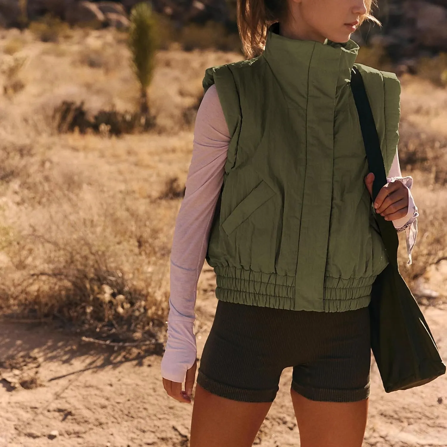 Ainangua Women Cropped Puffer Vest Button Sleeveless Light Jacket Scrunch Stand Collar Essentials Gilet with Pockets