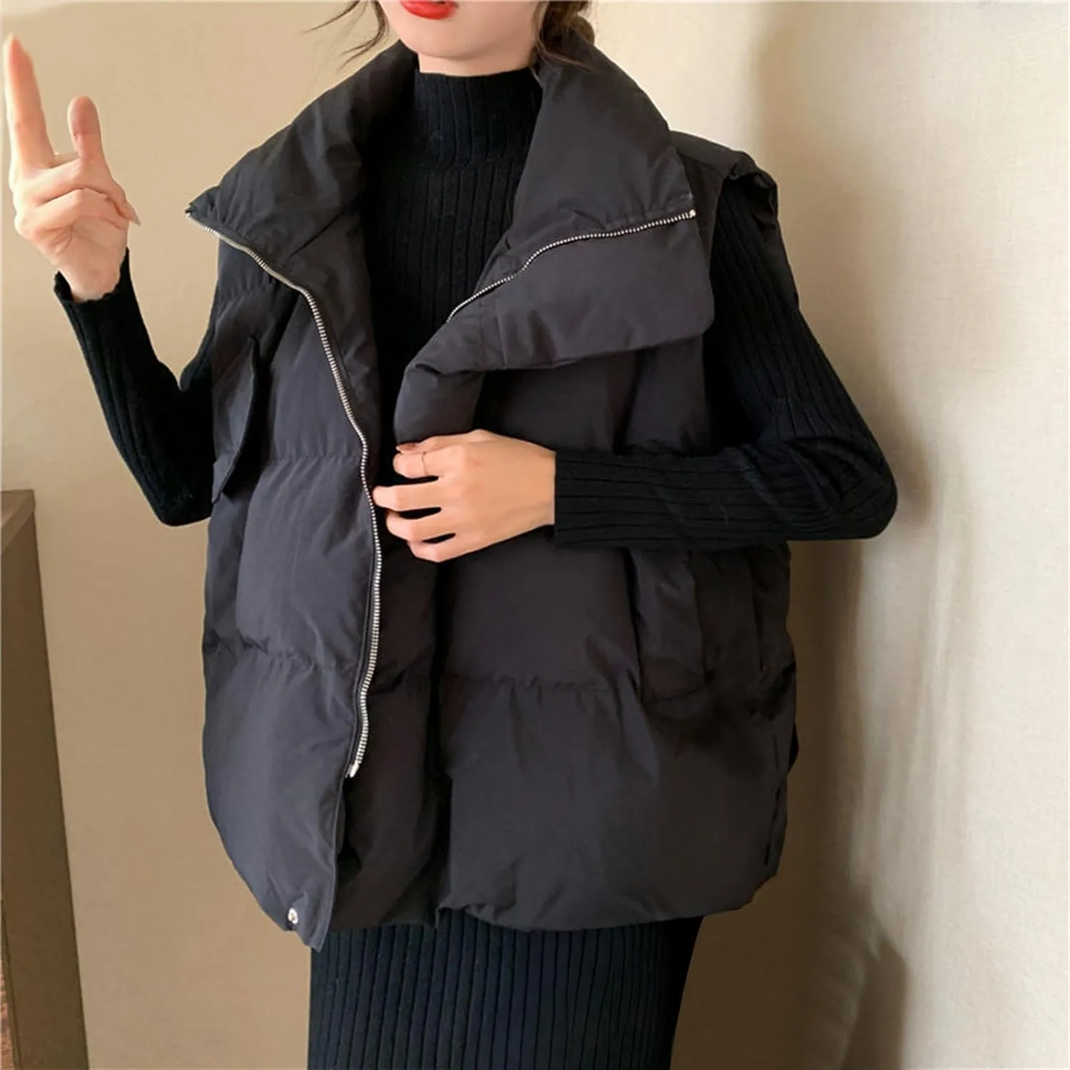 Akklian Women's Quilted Puffer Vest Stand Collar Sleeveless Zip Padded Coat Winter Oversized Gilet Cotton Jacket with Pockets