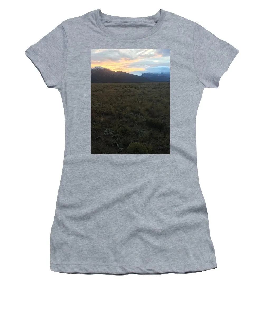 Snowy Morning Mists Crestone - Women's T-Shirt