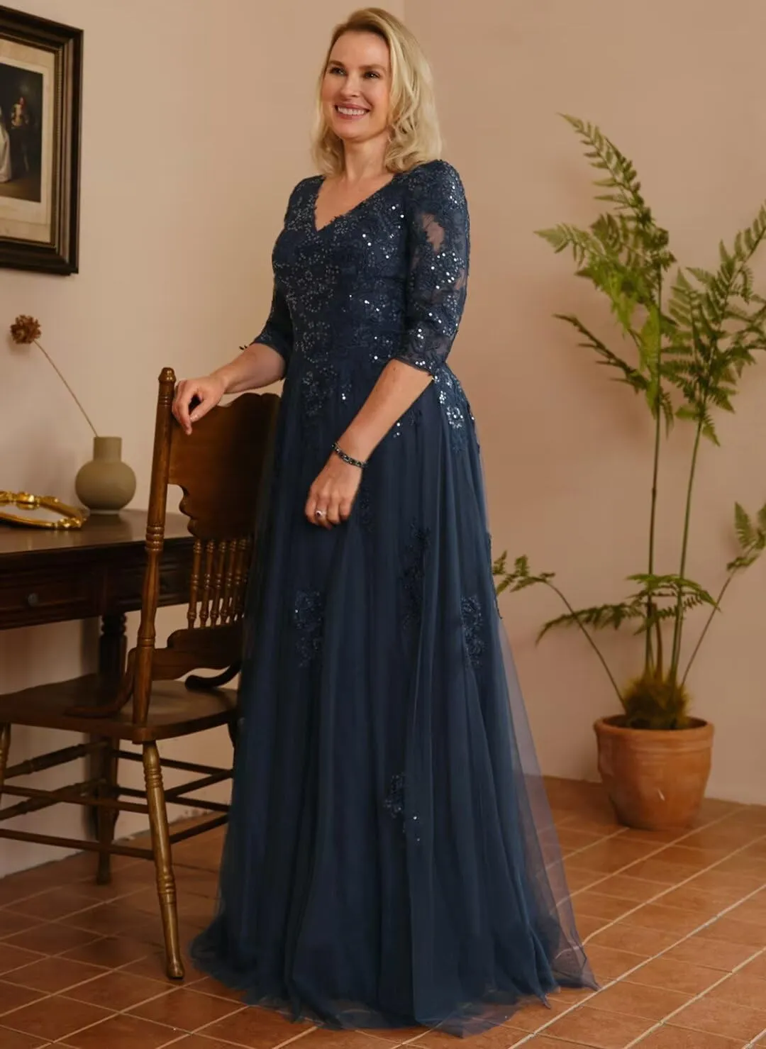 V Neck Tulle Mother of The Bride Dress Plus Size Lace Appliques Floor Length Formal Evening Gown