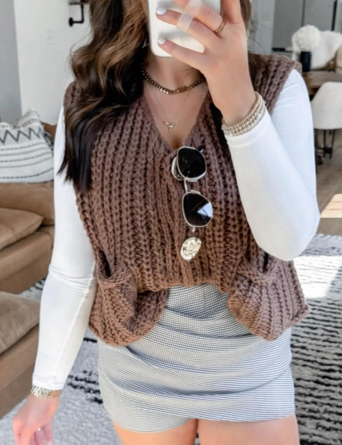 Women's Chunky Knit Vest Button Down Casual Sleeveless Cropped Crochet Sweater Cardigan with Pockets