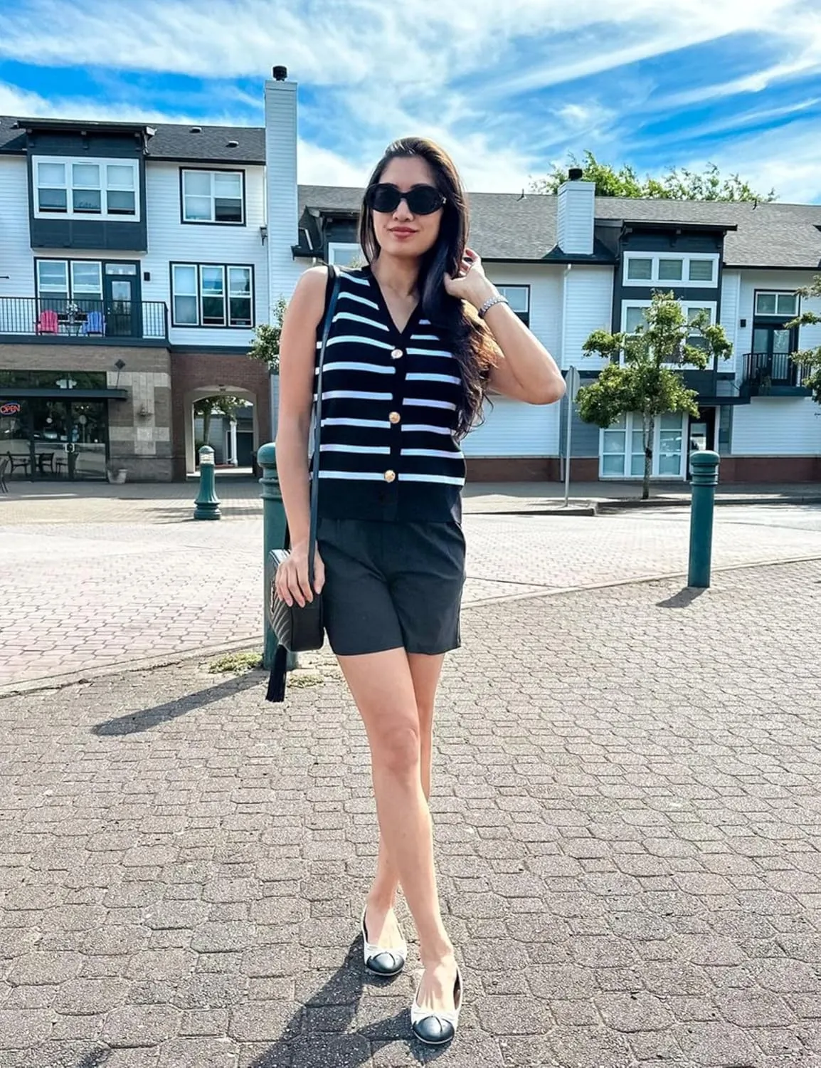 Women's Sleeveless Striped Sweater Vest Cropped Button Down Knit Vest Tops 2025 Trendy Outfits