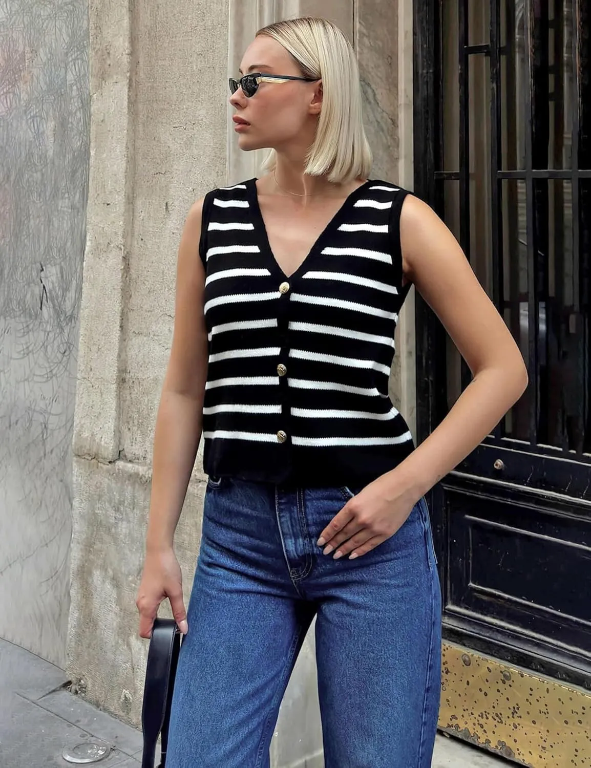 Women's Sleeveless Striped Sweater Vest Cropped Button Down Knit Vest Tops 2025 Trendy Outfits